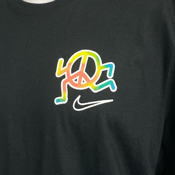 NWT Size Large Nike The Nike Tee Graphic T-shirt Black - Picture 3 of 6